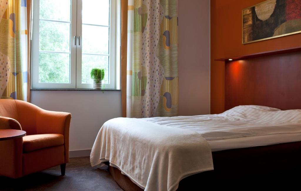 Lumber & Karle Hotel Kvänum Værelse billede